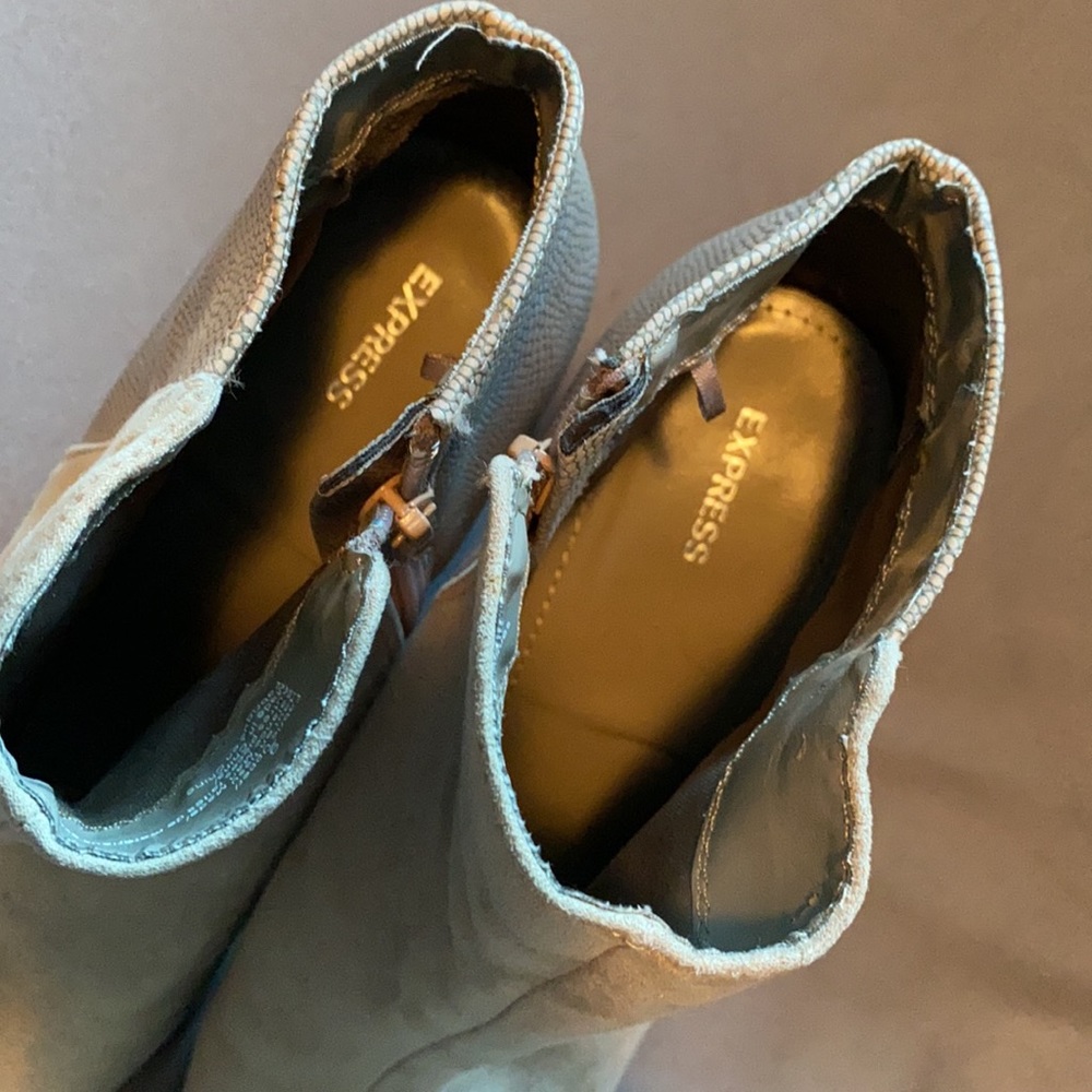 3 for $20 π EXPRESS Size 9 Gray Booties - Picture 4 of 5